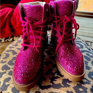 NIB Retired Fuchsia SB-Hudson by Betsey Johnson.  SIZE 8 1/2 but fits like an 8!